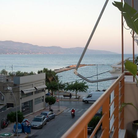 Appartamento Infinity Blue Next To The Sea Kalamata Esterno foto