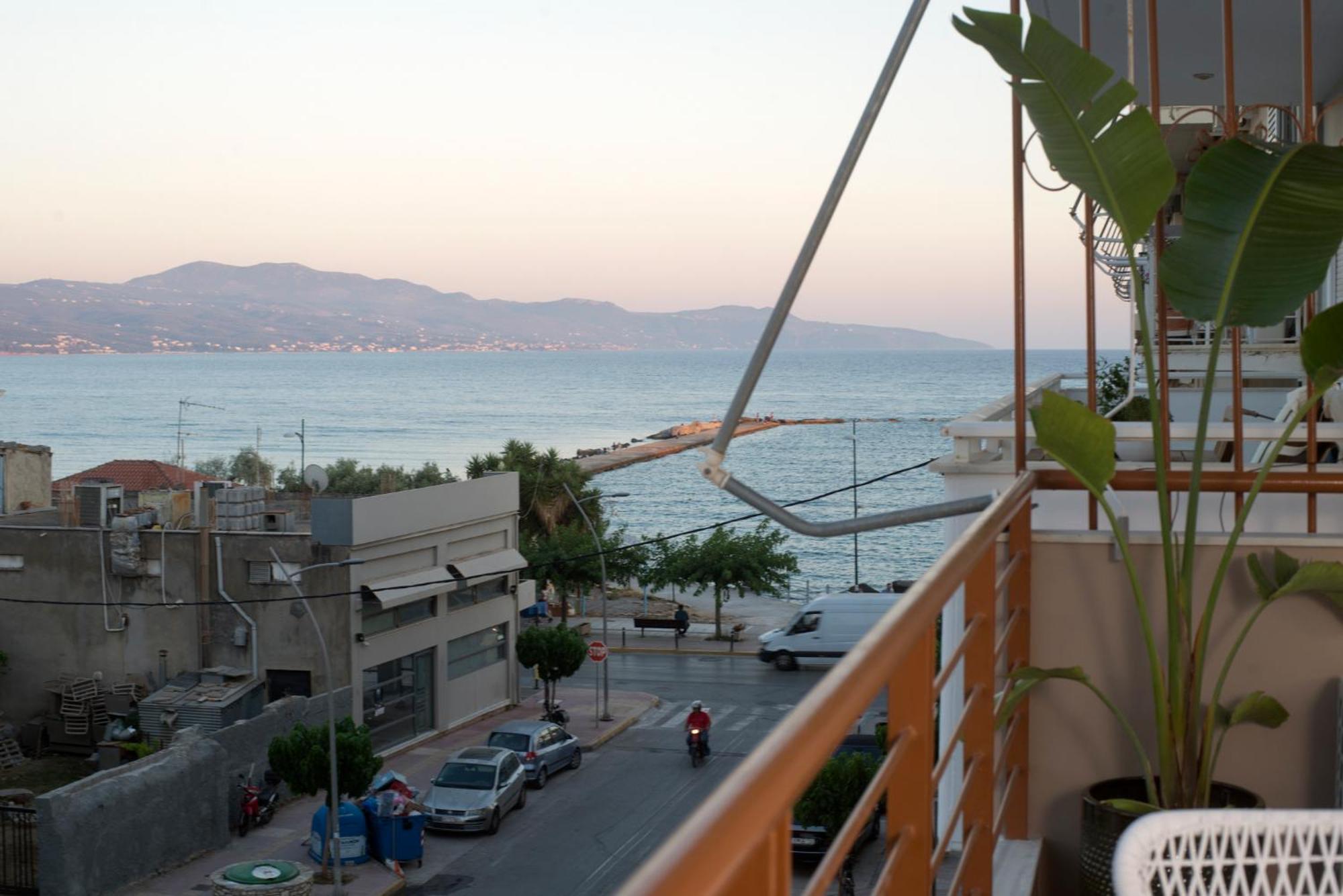 Appartamento Infinity Blue Next To The Sea Kalamata Esterno foto